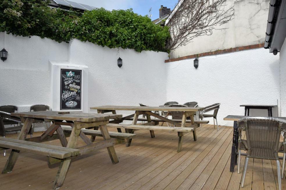 The Red Lion Bed & Breakfast Cardigan Dış mekan fotoğraf